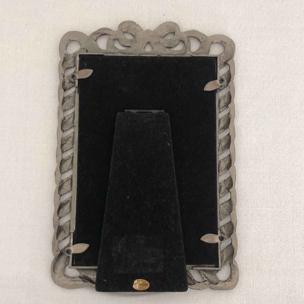 Elegant Silver and Red Picture Frame - Picture 10 of 13